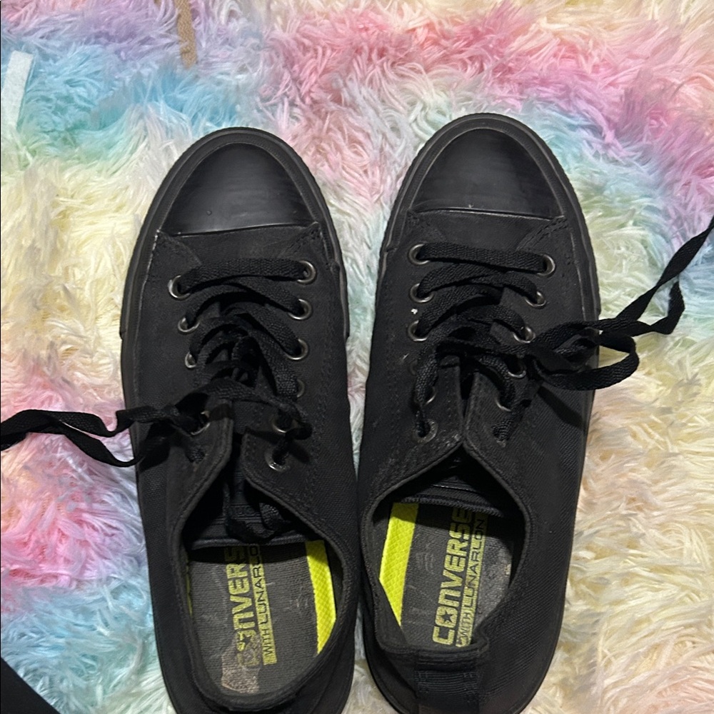 Converse Women's Black and Beige Sneakers